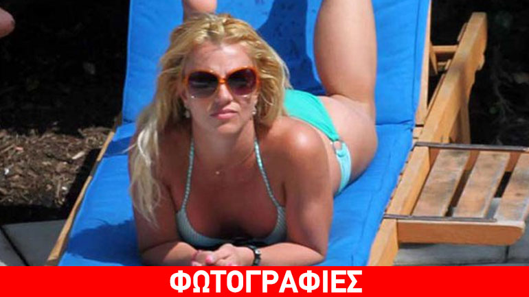 Αδυνάτισε θεαματικά η Spears και το δείχνει με ένα μικροσκοπικό ροζ μπικίνι